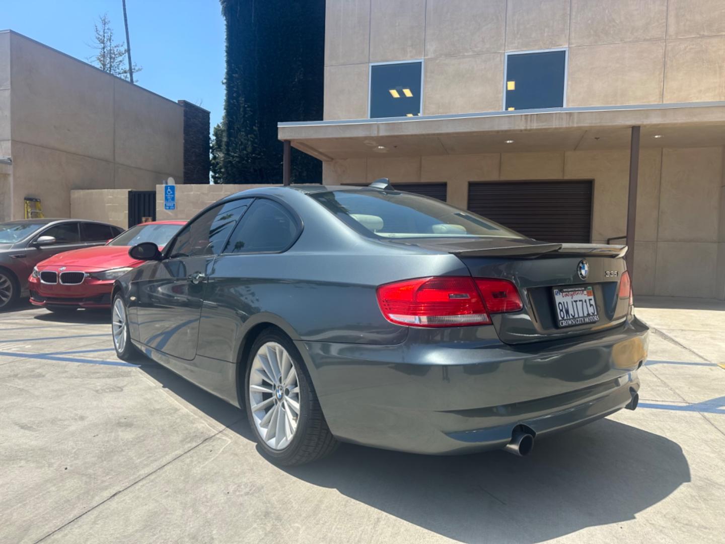 2009 Gray /BEIGE BMW 3-Series 335i Coupe (WBAWB73589P) with an 3.0L L6 DOHC 24V engine, AUTOMATIC transmission, located at 30 S. Berkeley Avenue, Pasadena, CA, 91107, (626) 248-7567, 34.145447, -118.109398 - Looking for a stylish and powerful vehicle in Pasadena, CA? Explore our inventory to find the impressive 2009 BMW 3-Series 335i Coupe, available now at our dealership! As your trusted Buy Here Pay Here (BHPH) dealer serving Los Angeles County, we specialize in providing top-quality used cars and sea - Photo#3